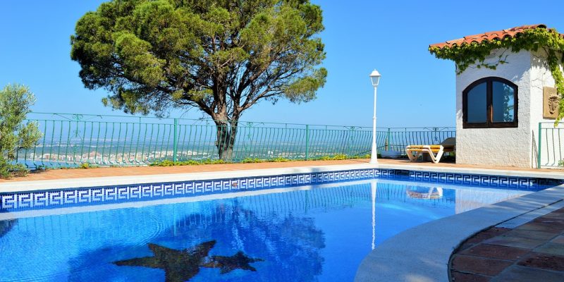 pool-958429_1280